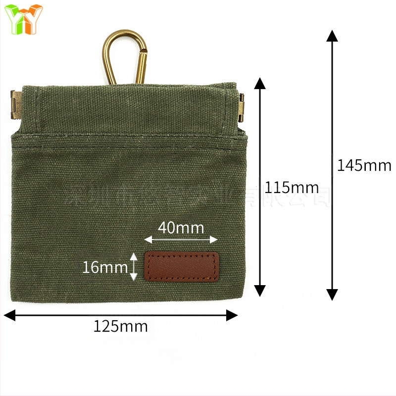 Sandėlyje yra drobinis, ant juosmens kabantis šunų maisto maišelis, atsparus vandeniui, elastingas, uždaras, nešiojamas šunų maisto maišelis pasivaikščiojimams