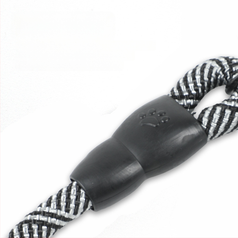 Piiriülene koerakett lemmikloomade jalutusrihm plahvatuskindel integreeritud P-köis P-ketiga õuerihm koerte jalutusrihm keskmistele ja suurtele koertele