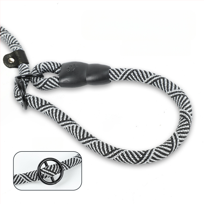 Piiriülene koerakett lemmikloomade jalutusrihm plahvatuskindel integreeritud P-köis P-ketiga õuerihm koerte jalutusrihm keskmistele ja suurtele koertele