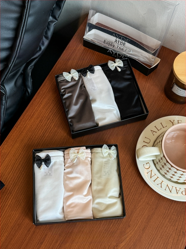 Seksikas pitsist väike õõnes Pure Desire hingav jalgevahega aluspesu prantsuse satiinist mugavad keskmise vöökohaga aluspüksid kinkekarbis