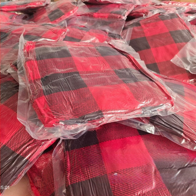 „Temu Cross-Border“ sustorinti languoti užtrauktuku užsegami marškinėliai su gobtuvu, poros namų drabužiai, flanelinė tinginio antklodė, nešiojamas megztinis