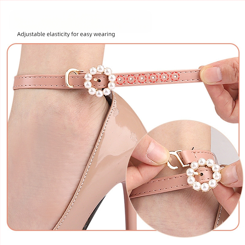 Aukštakulniai bateliai su nėriniuotais, apvaliu perlų sagtimi, kulnu, apsaugančiu nuo kulkšnies, perlų nėriniuotu dirželiu