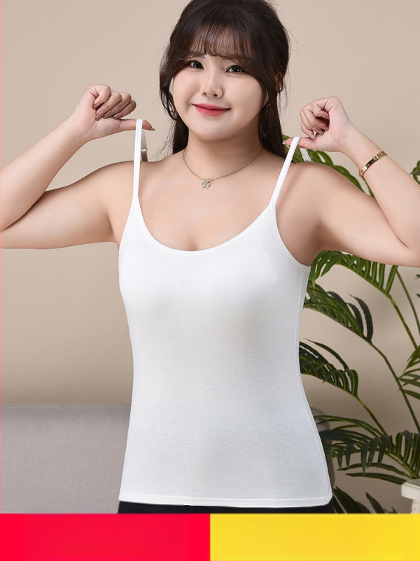 Plius dydžio liemenėlė su krūtinės įdėklu, moteriška nedėvima liemenėlė, reguliuojamo dydžio apatiniai, vientisa liemenėlė, vidinė apkūni mergina.