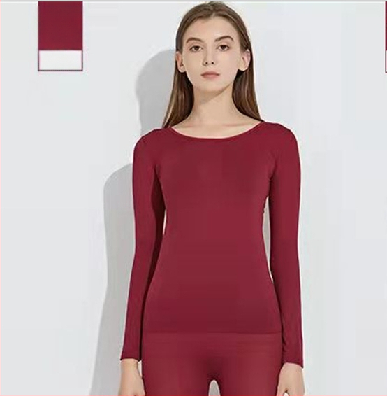 Terminiai apatiniai, pastovios temperatūros, nematomas pagrindas, moteriškas kūnas, itin plonas, šilumai aptemptas, didelio dydžio, odos grožio drabužiai, rudens drabužiai ir kelnės.