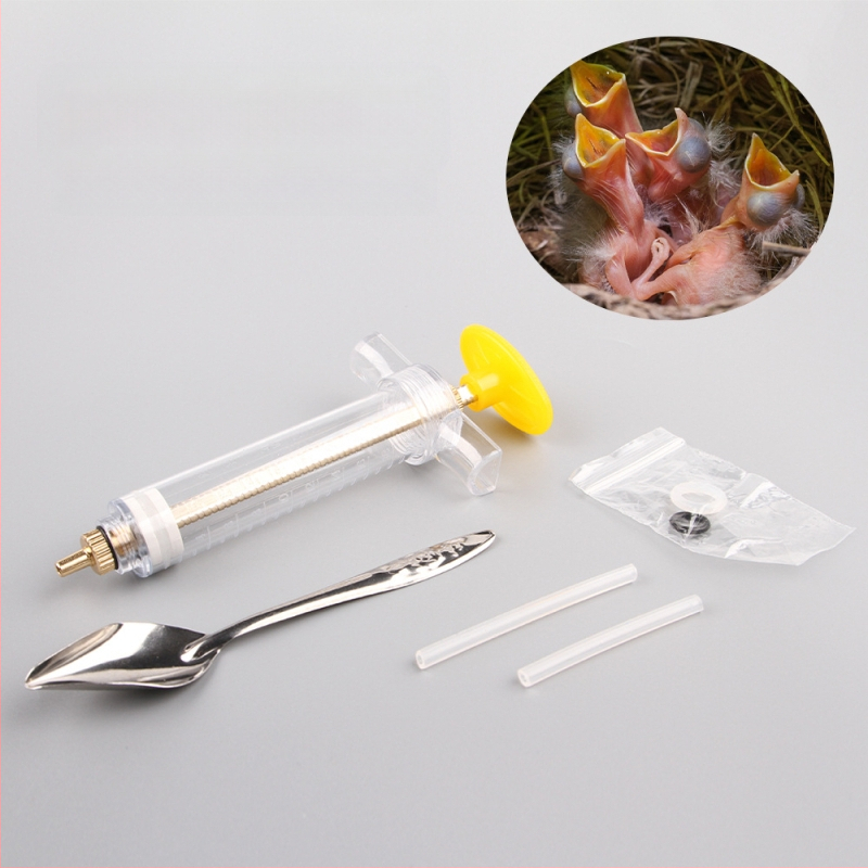 Gamyklos sandėlyje yra papūgų jauniklių plastikinis lesyklėlė rankomis auginamoms papūgoms skirtas švirkštinis lesyklėlė šaukšteliu paukščių reikmenų didmeninė prekyba