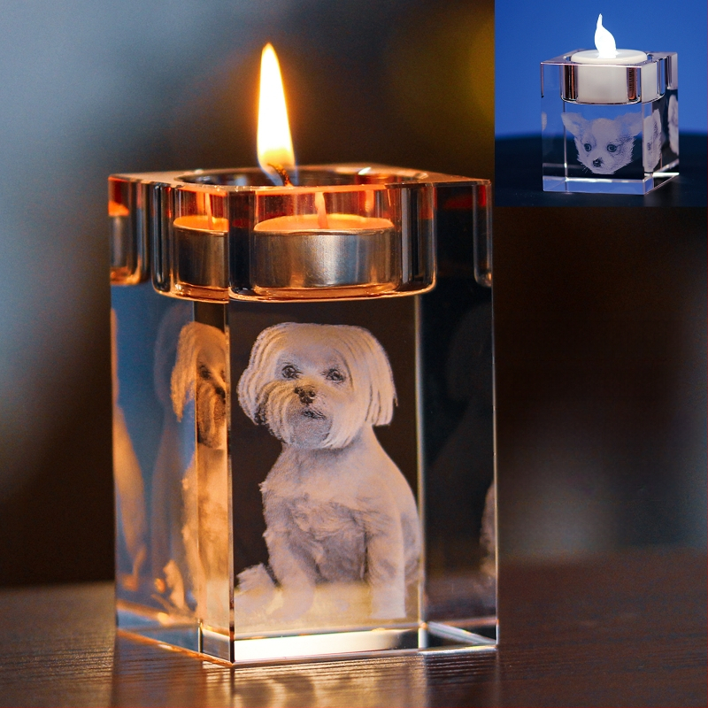 Krištolinių žvakidžių papuošalai, augintinių poros atminimo nuotrauka, vakarienė žvakių šviesoje, šiaurietiško romantiško stiliaus svetainės papuošalai