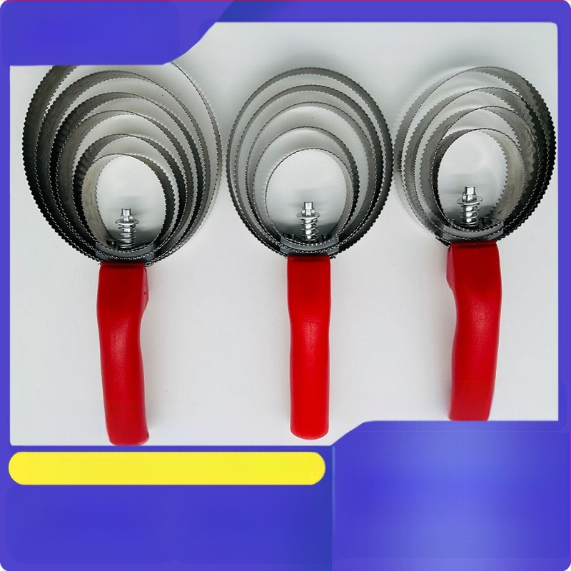 Négy, öt és hat kör alakú, fogazott fésű, tehén- és lóizzadságkaparó, viszketéscsillapító gereblye, lószőrfésű, fogkarcoló, kisállatfésű, szőrtelenítő kefe