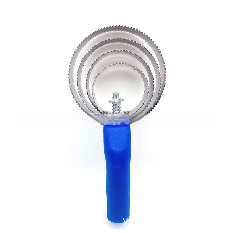 Négy, öt és hat kör alakú, fogazott fésű, tehén- és lóizzadságkaparó, viszketéscsillapító gereblye, lószőrfésű, fogkarcoló, kisállatfésű, szőrtelenítő kefe