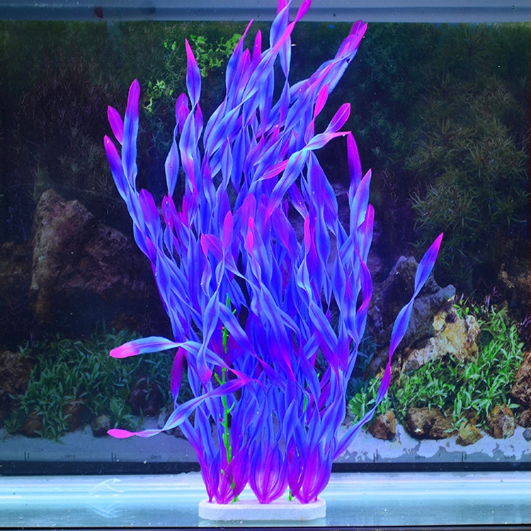 Akvaariumi dekoratiivne veemuru akvaariumi maastikukomplekt pehme veemuru plastmuru tagantvaade suur kõrge roheline muru