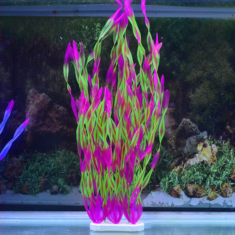 Akvaariumi dekoratiivne veemuru akvaariumi maastikukomplekt pehme veemuru plastmuru tagantvaade suur kõrge roheline muru