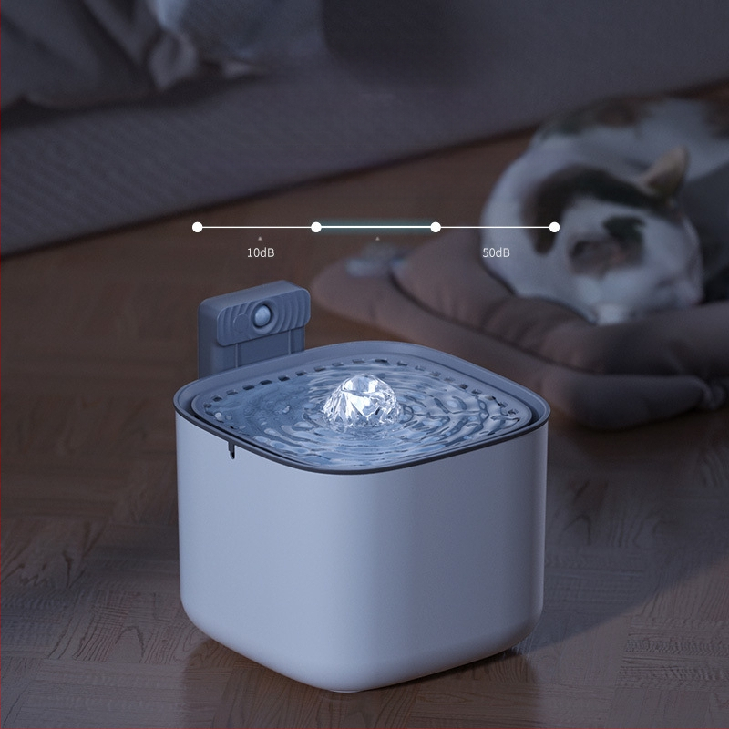 Lemmikloomade veejaotur Kasside veejaotur Pistikühendusega automaatne filtriga tsirkuleeriv veemasin Suure mahutavusega nutikas veejaotur