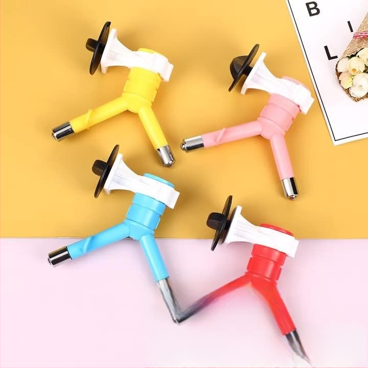 Диспенсър за вода за домашни любимци, висяща глава с дюза за вода, може да бъде оборудван с дюза за пиене на напитки, диспенсър за вода за кучета, диспенсър за вода за котки