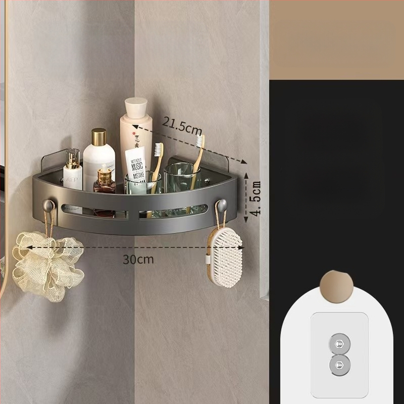 Tualetas be perforatoriaus, vonios kambarys, tualeto laikymo lentynėlė, prie sienos tvirtinamas tualeto praustuvas, trikampė laikymo lentynėlė, pakaba kampelyje