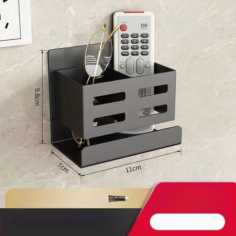 Vonios kambario šukų lentynėlė, tualetas be skylių, prie sienos tvirtinamas tualetas, kosmetinis skustuvas, dantų šepetėlis, dantų pastos laikymo cilindras