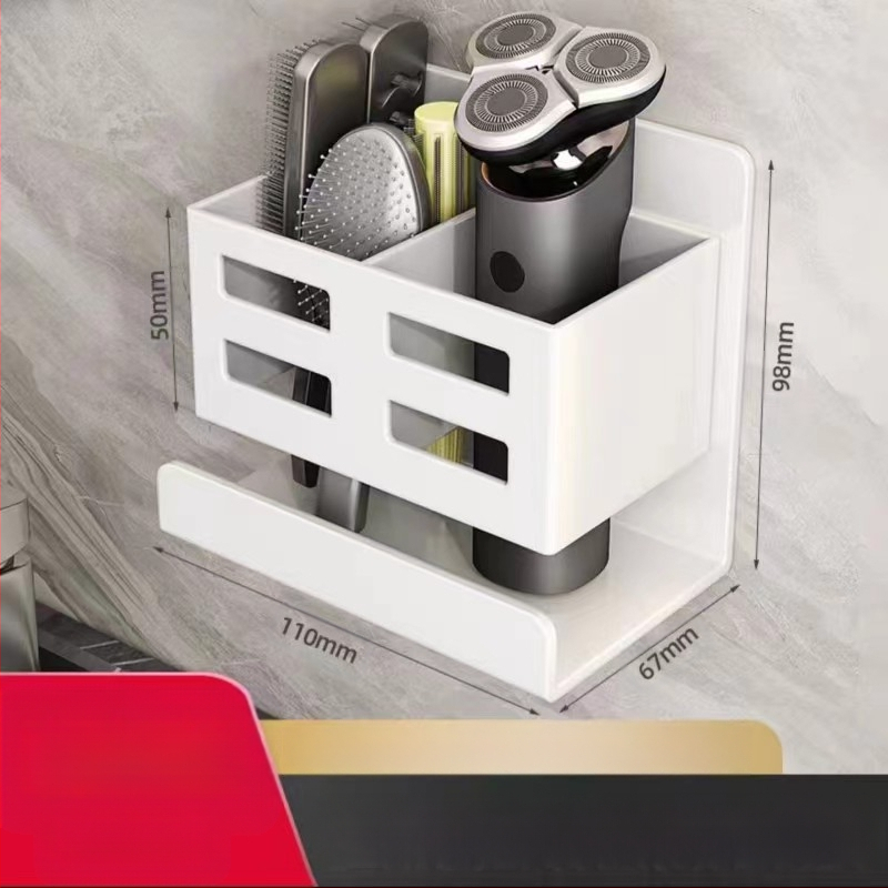 Vonios kambario šukų lentynėlė, tualetas be skylių, prie sienos tvirtinamas tualetas, kosmetinis skustuvas, dantų šepetėlis, dantų pastos laikymo cilindras