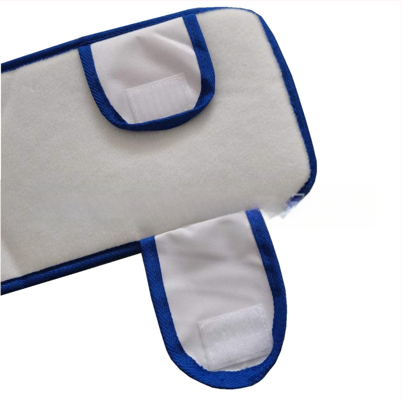 Prisitaikykite prie „Swiffer ReadyMop“ plokščios šluostės galvutės, šluostės priedų, šlapiam ir sausam pakeitimui