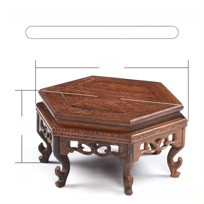 Класическа основа от секвоя, масивна дърворезба, пилешки крилца, шестоъгълни орнаменти, лилава саксия за пясък, порцеланова ваза с каменна глава, статуя на Буда, саксийно растение