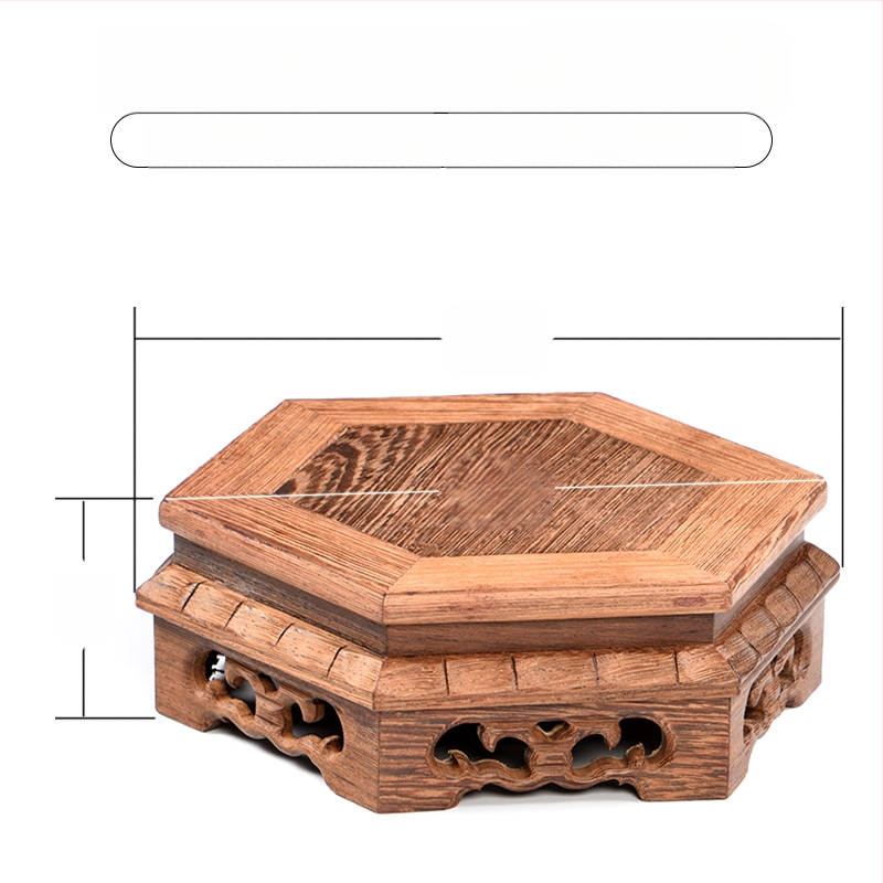 Класическа основа от секвоя, масивна дърворезба, пилешки крилца, шестоъгълни орнаменти, лилава саксия за пясък, порцеланова ваза с каменна глава, статуя на Буда, саксийно растение