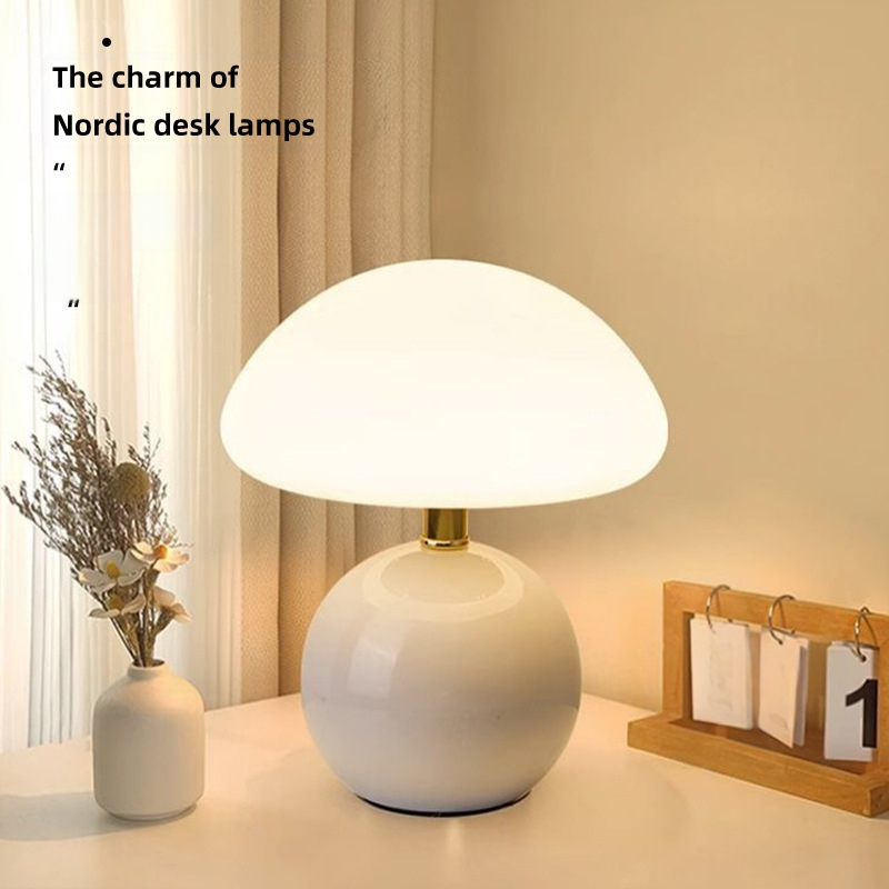 Grybų formos stalinė lempa, kreminio stiliaus, akių apsauga, miegamojo naktinė lempa, paprasta, moderni, šilta, berniukų ir mergaičių kambario atmosfera, maža nakties lempa