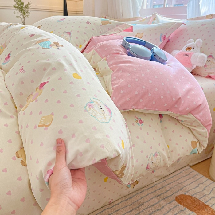 Šviežia 60 medvilnės keturių dalių medvilninė trijų dalių patalynė, nauja „Four Seasons“ didelio tankio paklodė su guma, skirta studentų bendrabučiui.