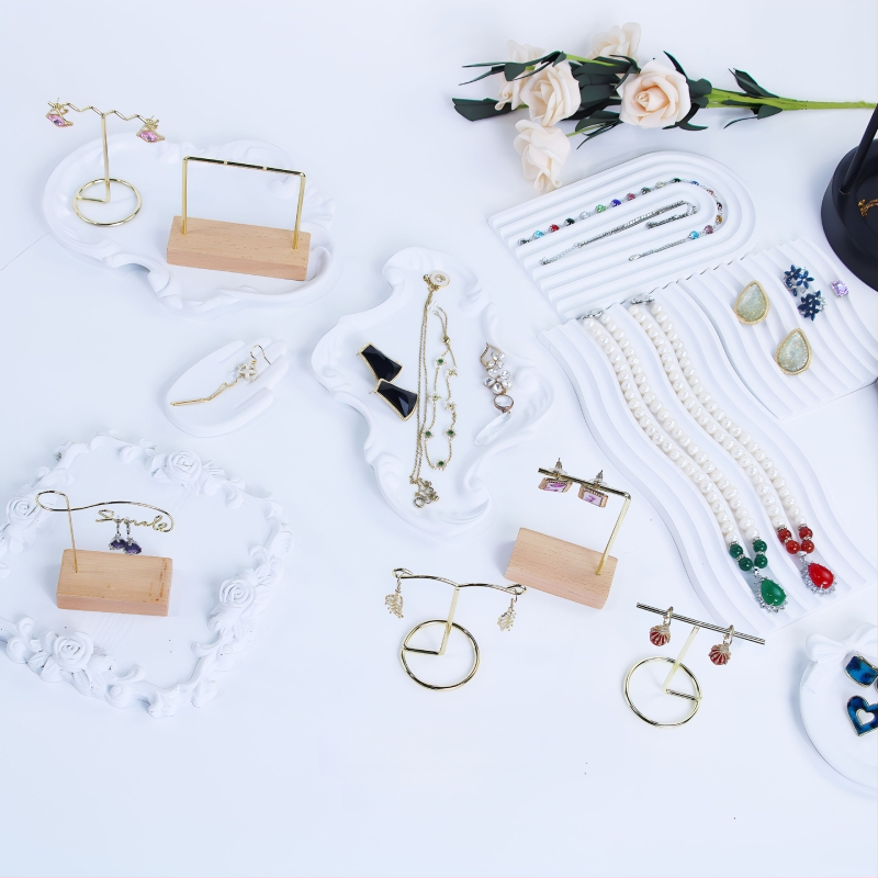 Piiriülene kohapealne loominguline kuldvaigust ehtealuse rekvisiidid sõrmuskõrvarõngad kaelakee käevõru ehete vitriin