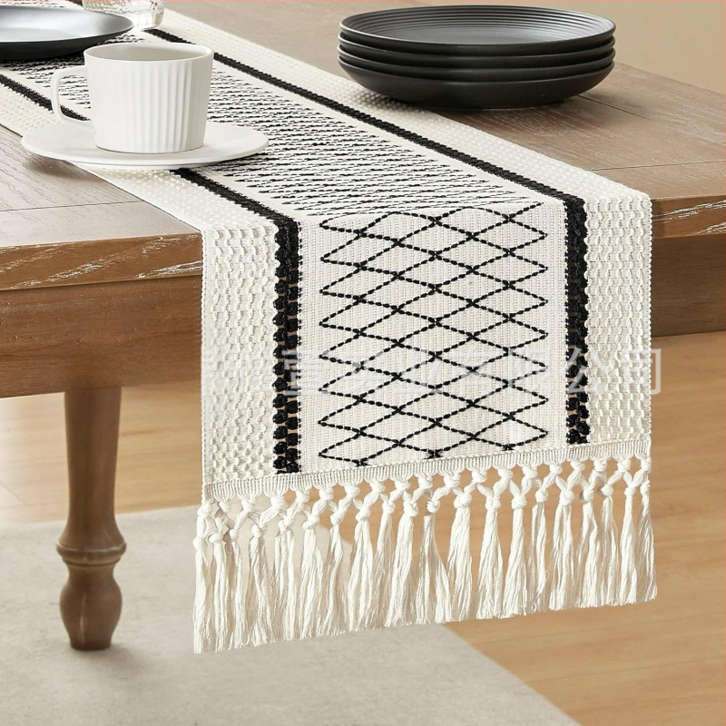 „Amazon“ stalo vėliavėlė, medvilnės ir lino juostelėmis, susiūta dviejų spalvų austais kutais, be pastoracinės kaimiškos staltiesės gamintojų tiekiama