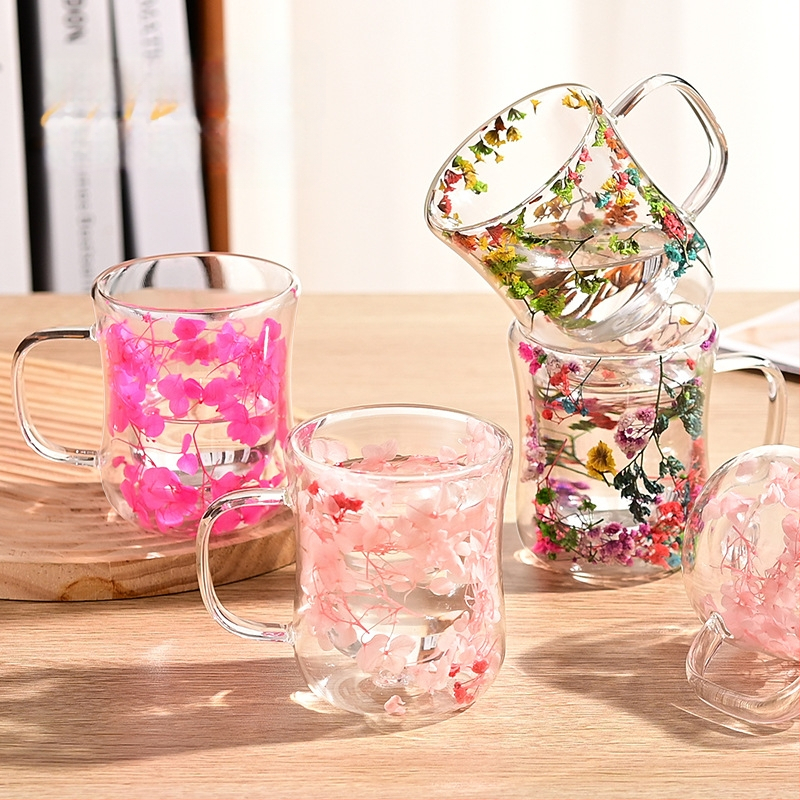 Νέο διασυνοριακό δημιουργικό κύπελλο διπλής στρώσης με αποξηραμένα λουλούδια, υψηλής αξίας δημιουργικό μικρό ανδρικό κύπελλο καφέ μέσης για το σπίτι, κύπελλο γάλακτος