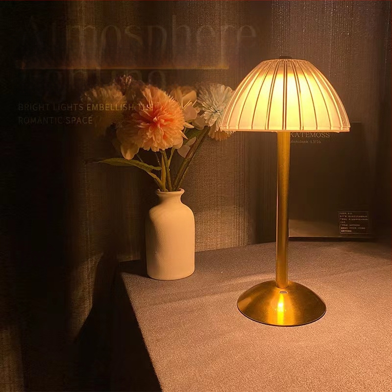 Vrhunska stolna lampa za spavaću sobu, noćna lampa, luksuzna noćna lampa za glavnu spavaću sobu, punjiva noćna lampa, kristalna retro atmosferska lampa