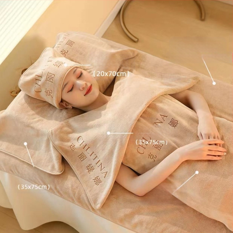 Grožio salono rankšluostis su mikropluošto logotipu, be pūkelių, odos priežiūros galvos apdangalas, trijų dalių rinkinys.