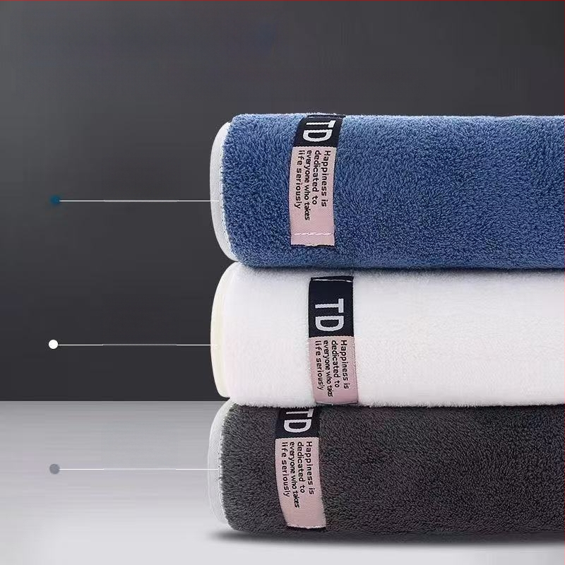 Ärimeeste täiskasvanutele mõeldud rätik, mustust ja juukseid mitteläbilaskev korallfliisist üliimav härrasmehe stiilis riidest sildiga suur käterätik