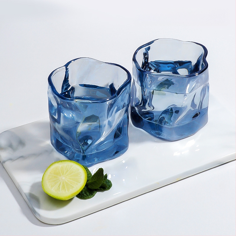 Ebakorrapärane klaasist tass, keerdtass, viski külma veega klaas, puuviljaveini tass, välismaine veini šampanjaklaas, loominguline veiniklaas