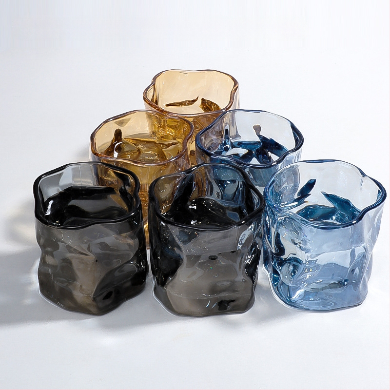 Ebakorrapärane klaasist tass, keerdtass, viski külma veega klaas, puuviljaveini tass, välismaine veini šampanjaklaas, loominguline veiniklaas