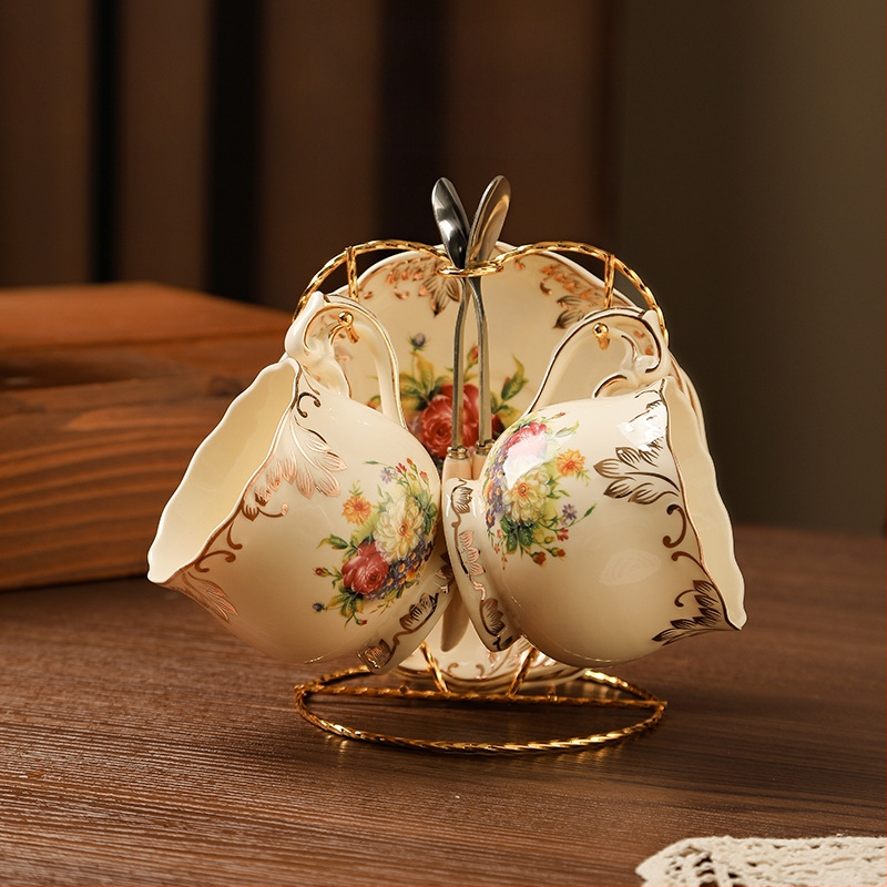 Europietiško stiliaus kavos puodelis, tinkantis mažam prabangiam buitiniam popietės arbatos puodeliui, aukštos kokybės keraminis kavos puodelis ir lėkštutė