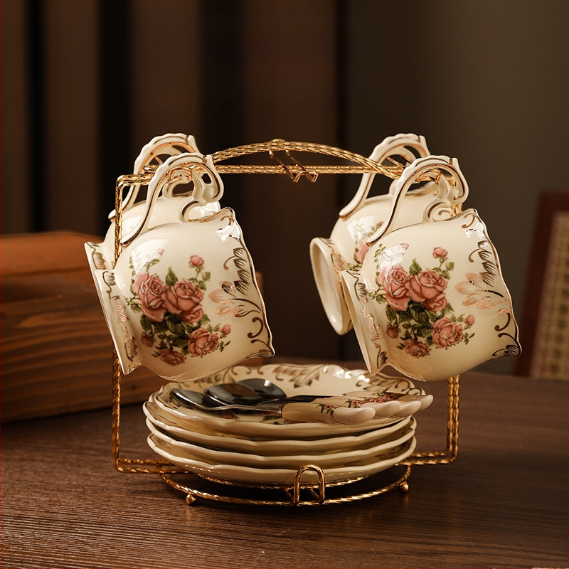 Europietiško stiliaus kavos puodelis, tinkantis mažam prabangiam buitiniam popietės arbatos puodeliui, aukštos kokybės keraminis kavos puodelis ir lėkštutė