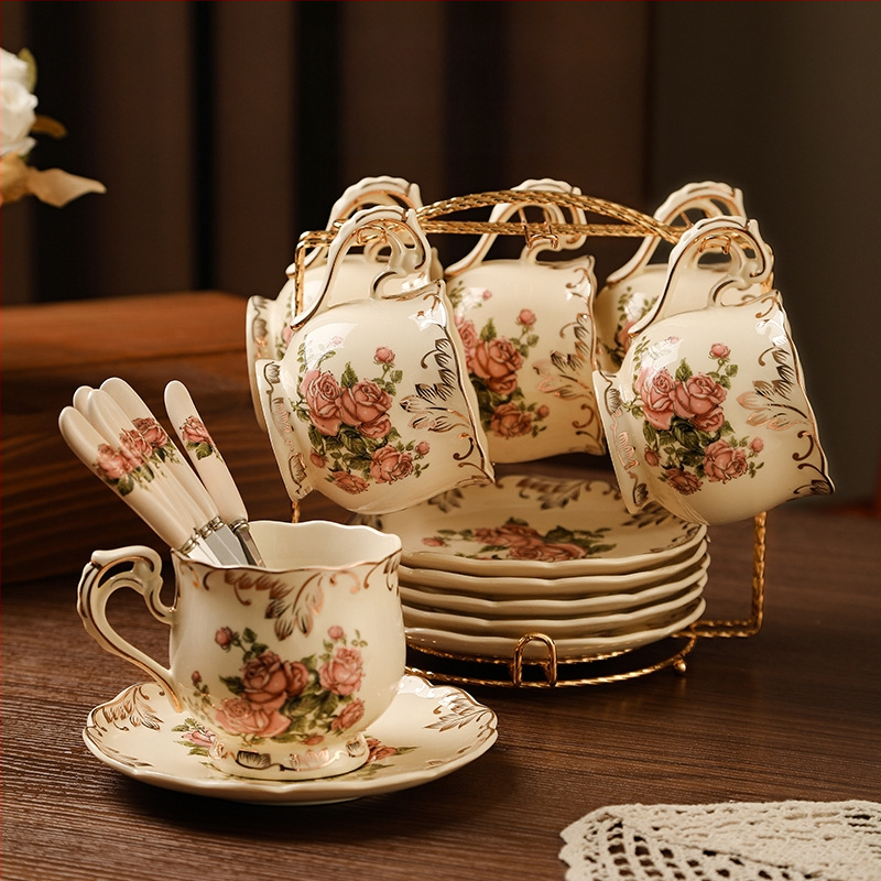 Europietiško stiliaus kavos puodelis, tinkantis mažam prabangiam buitiniam popietės arbatos puodeliui, aukštos kokybės keraminis kavos puodelis ir lėkštutė