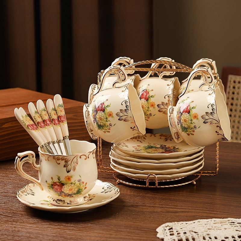 Europietiško stiliaus kavos puodelis, tinkantis mažam prabangiam buitiniam popietės arbatos puodeliui, aukštos kokybės keraminis kavos puodelis ir lėkštutė