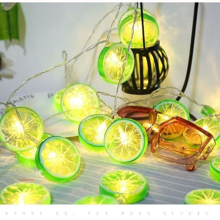 LED citrininės dekoratyvinės lemputės kambario atmosferoje, naktinis turgus, spalvotos šviesos visame danguje, žvaigždės, mirksinčios šviesos, prekystalio šviesų girlianda, kempingo šviesų girlianda