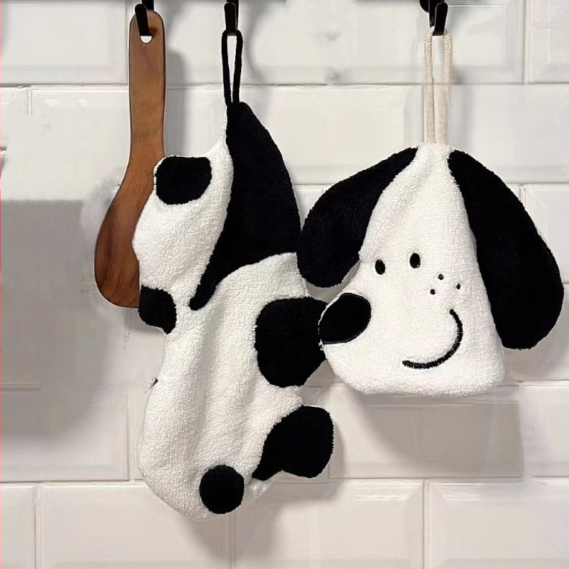 Poliarinio lokio ir pandos rankšluosčių pakabinamas sugeriantis tualeto rankšluosčių valiklis, mielas animacinis filmas, skirtas tarpvalstybiniam naudojimui