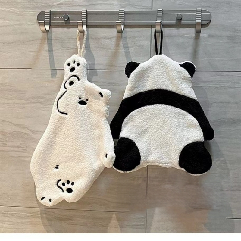 Poliarinio lokio ir pandos rankšluosčių pakabinamas sugeriantis tualeto rankšluosčių valiklis, mielas animacinis filmas, skirtas tarpvalstybiniam naudojimui