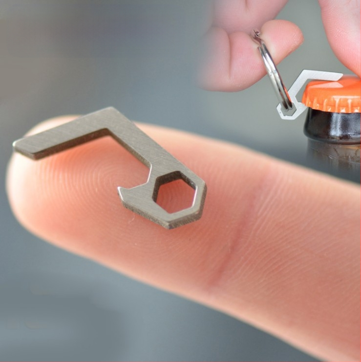 Titaanisulamist minipudeliavaja kruvikeeraja roostevabast terasest EDC vidin õllekruvikeeraja tööriist võtmehoidja