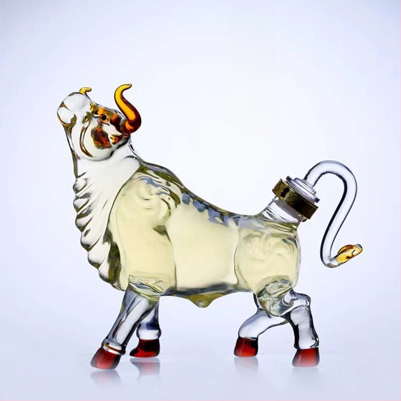„Zodiac Cow“ dekanterio didmeninė prekyba, „Daniel“ vyno butelio formos gyvūno formos stiklinio butelio amatai, vyno butelio papuošalai