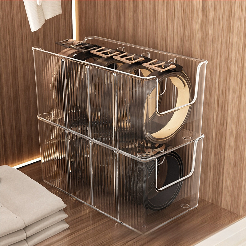 Vöö hoiukarbi artefakti majapidamise jagatud lipsude paigutuse vitriinlauale läbipaistev meeste vöö hoiukarp