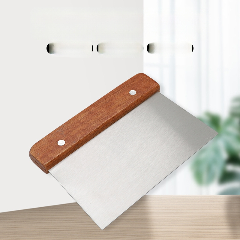 Nerūdijančio plieno makaronų pjaustytuvas su medine rankena, dešros milteliai, miltų grandiklis, pyrago grandiklis, tešlos pjaustymo peilis, muilo peilis, daugiafunkcis daržovių pjaustymui