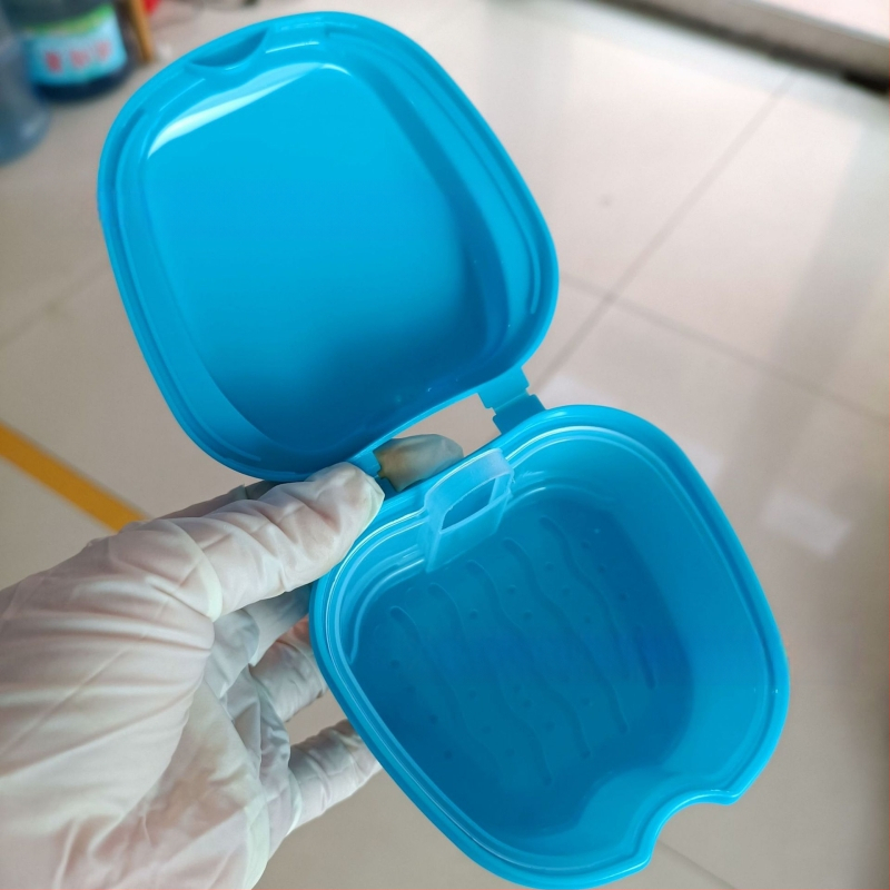 Zobu protēžu ievietošanas kaste Pilna zobu protēžu kaste Zobu protēžu kaste Pilna zobu protēžu kaste Zobu protēžu kaste Zobu protēžu kaste ar tīkliņu Zobu protēžu kaste Ābolu zobu protēžu kaste 53