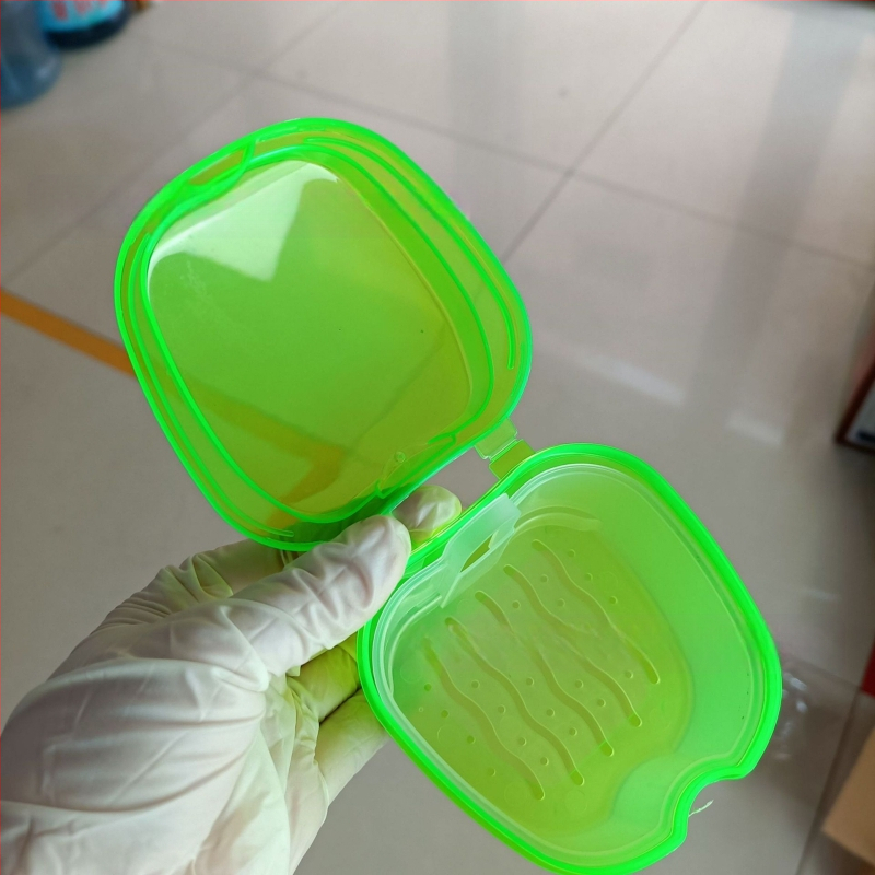 Zobu protēžu ievietošanas kaste Pilna zobu protēžu kaste Zobu protēžu kaste Pilna zobu protēžu kaste Zobu protēžu kaste Zobu protēžu kaste ar tīkliņu Zobu protēžu kaste Ābolu zobu protēžu kaste 53