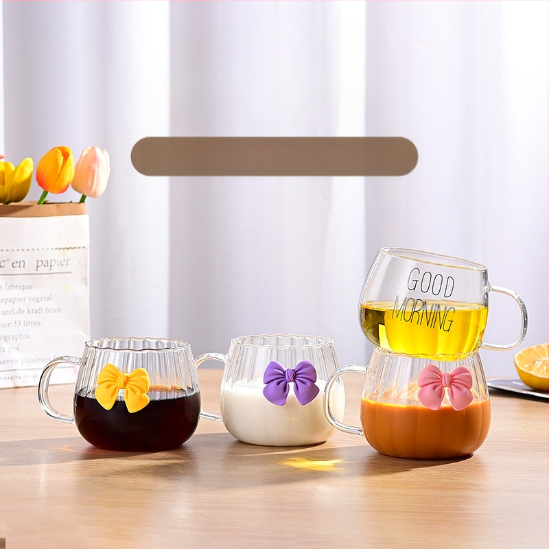 Kõrge borosilikaadist kaabuga kroonlehetops käepidemega majapidamispiima kõrvitsatops värviline triibuline aia lõbus klaasist ühekihiline tass