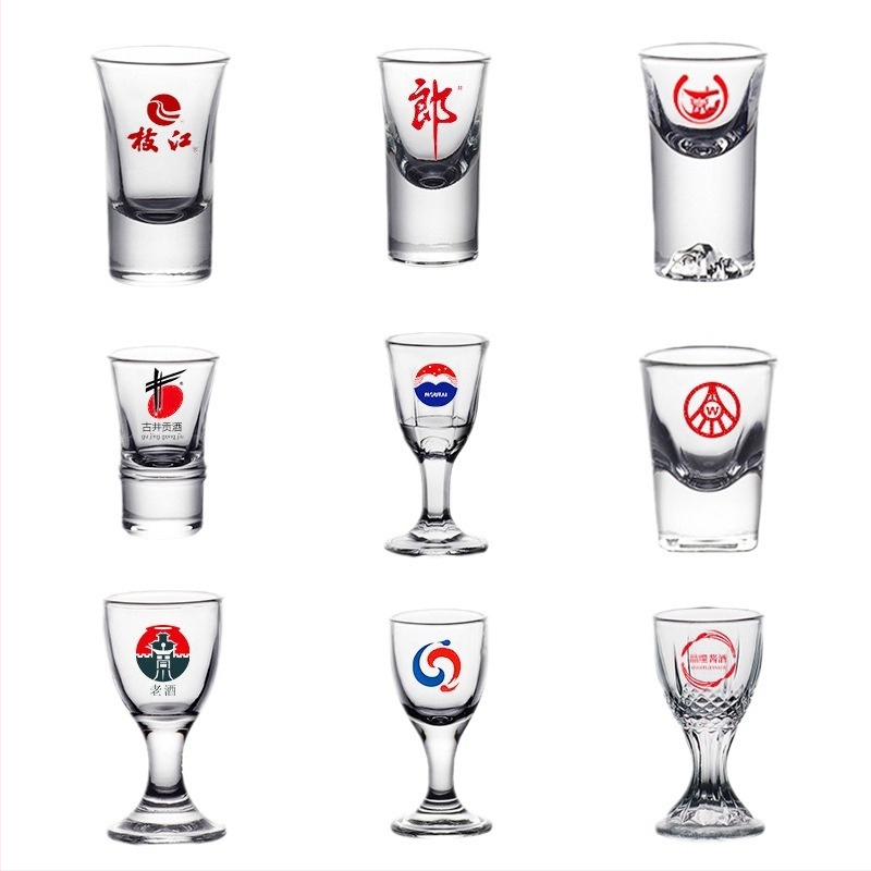 Alkoholinių gėrimų taurė, taurė, maža vyno taurė, spiritinis stiklas, aštuonkampis stiklas, kulkos formos taurė, vienos taurės didmeninė stiklinė taurė