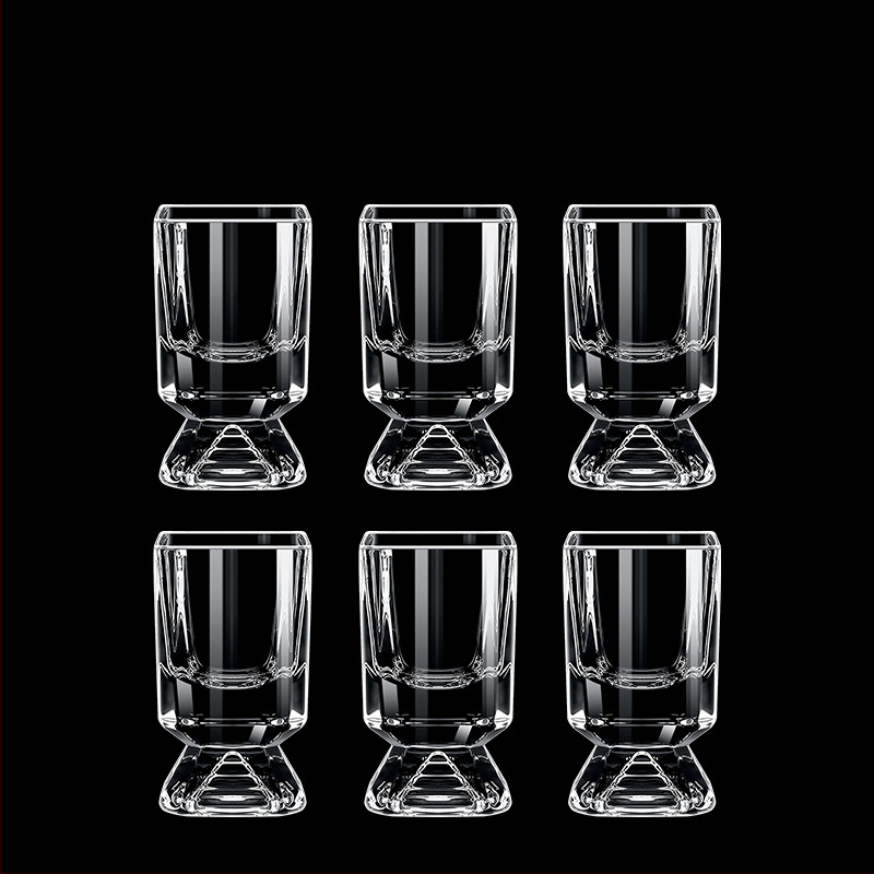 Alkoholinių gėrimų taurė, taurė, maža vyno taurė, spiritinis stiklas, aštuonkampis stiklas, kulkos formos taurė, vienos taurės didmeninė stiklinė taurė