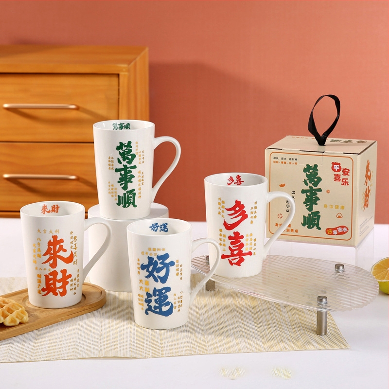 Magas megjelenésű vizespohár kanállal és fedéllel ünnepi ajándék kézzel készített ajándék, testreszabott könnyű luxus kerámia bögre törölközőmackós ajándékdoboz