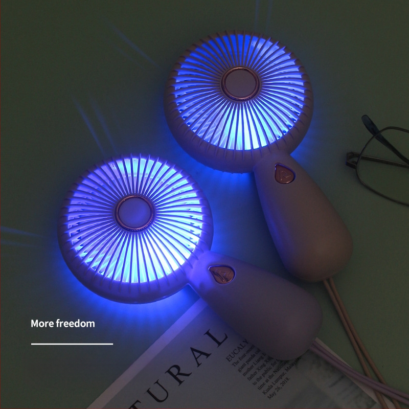 2025. aasta uus pihuarvutiga miniventilaator, USB-laadimisega kaasaskantav kolmekiiruseline väike elektriventilaator, kinkekaardiekspordi piiriülene logo